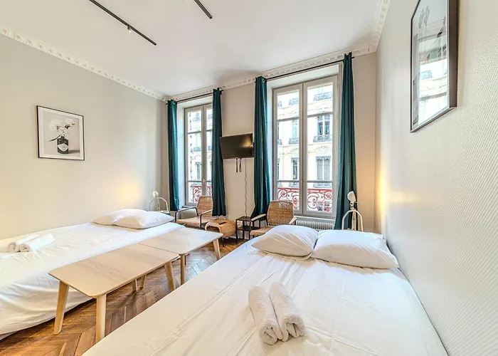 Elegant With Character 2 Bedrooms Heart Of Presqu'ile 2 Apartament